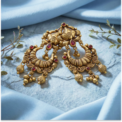 Elegant Antique Drop