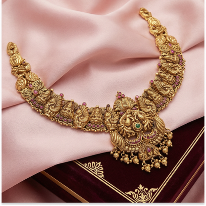 Regal Stone With Beats Necklace