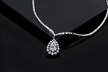 18K GOLD DIAMOND NECKLACE